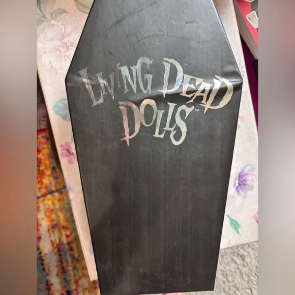 Living Dead Dolls "Maggot" - Picture 4 of 4